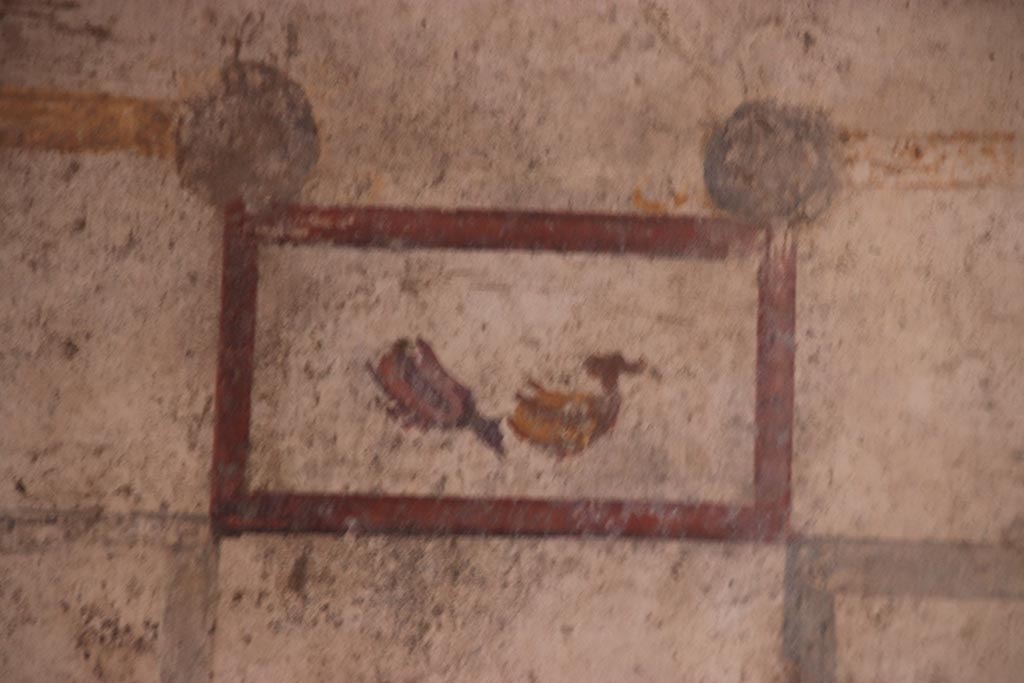 V.4.a Pompeii. October 2023. Room ‘s’, detail from upper east wall. Photo courtesy of Klaus Heese. 