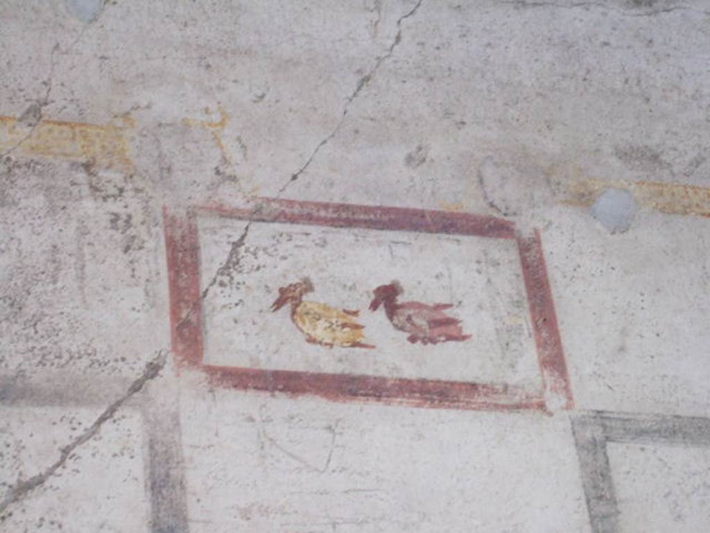 V.4.a Pompeii. May 2006. Summer triclinium, wall painting of birds on upper centre of east wall.