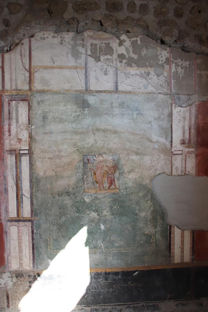 V.4.a Pompeii. October 2023. Room ‘s’, east wall with wall painting. Photo courtesy of Klaus Heese.