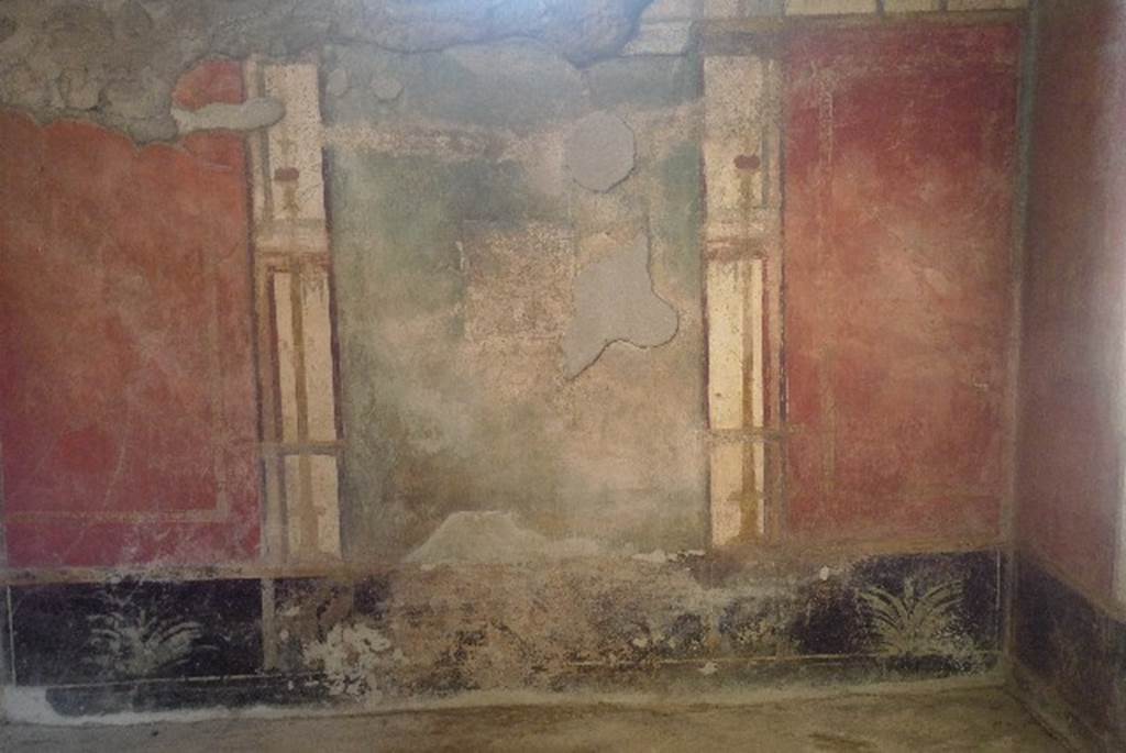 V.4.a Pompeii. July 2010. South wall of summer triclinium. Photo courtesy of Michael Binns.