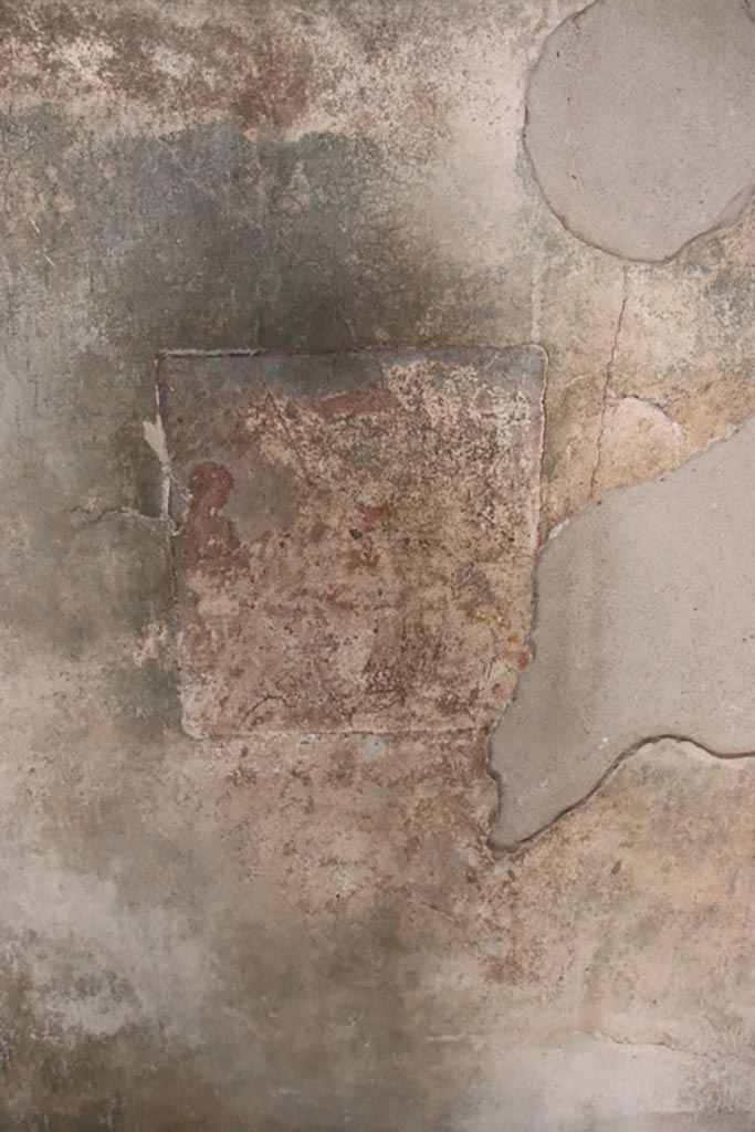 V.4.a Pompeii. October 2023. 
Room ‘s’, unidentified faded painting on south wall. Photo courtesy of Klaus Heese.


