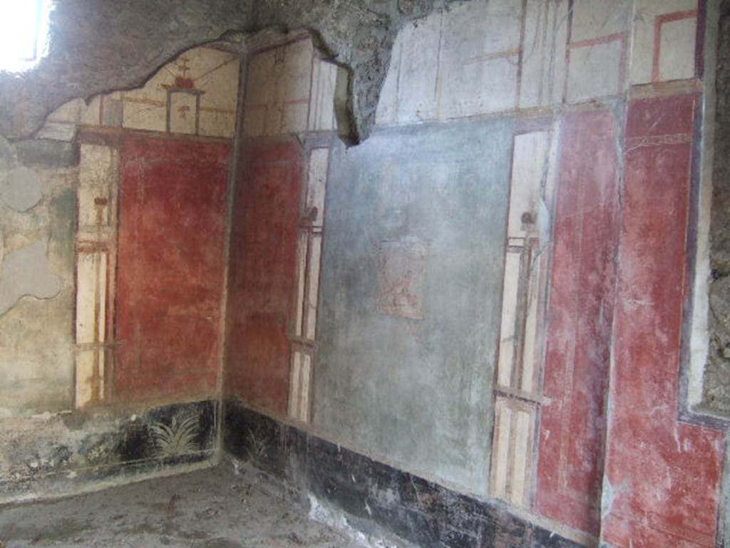 V.4.a Pompeii.  May 2006. Summer triclinium, looking south-west.