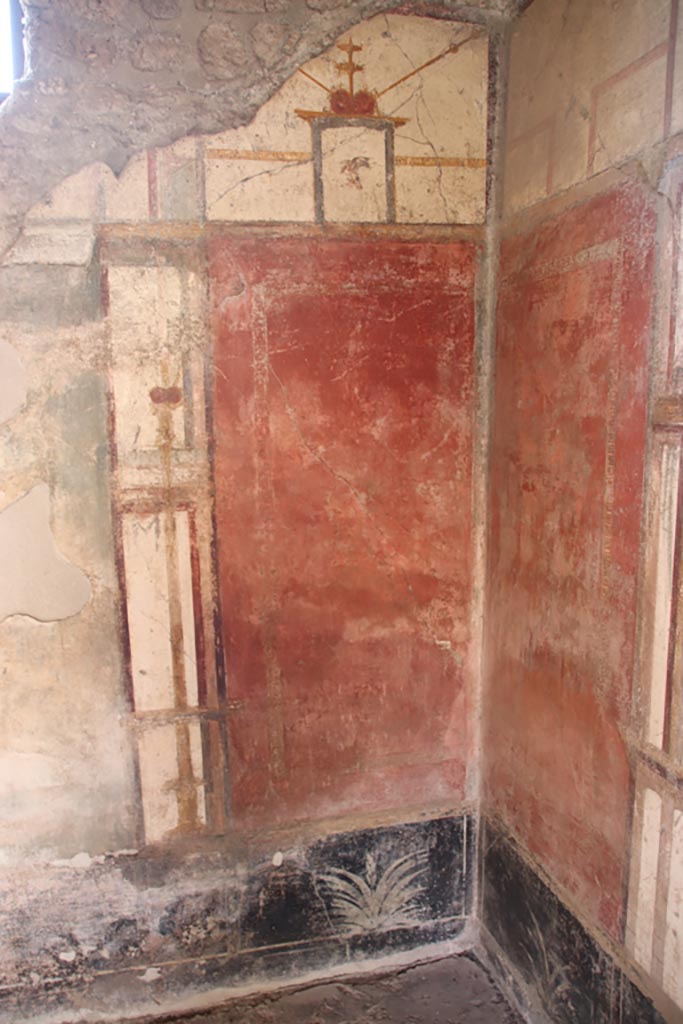 V.4.a Pompeii. October 2023. 
Room ‘s’, looking towards south-west corner. Photo courtesy of Klaus Heese.
