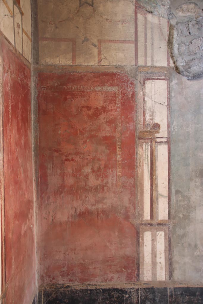 V.4.a Pompeii. October 2023. 
Room ‘s’, looking towards west wall in south-west corner. Photo courtesy of Klaus Heese.
