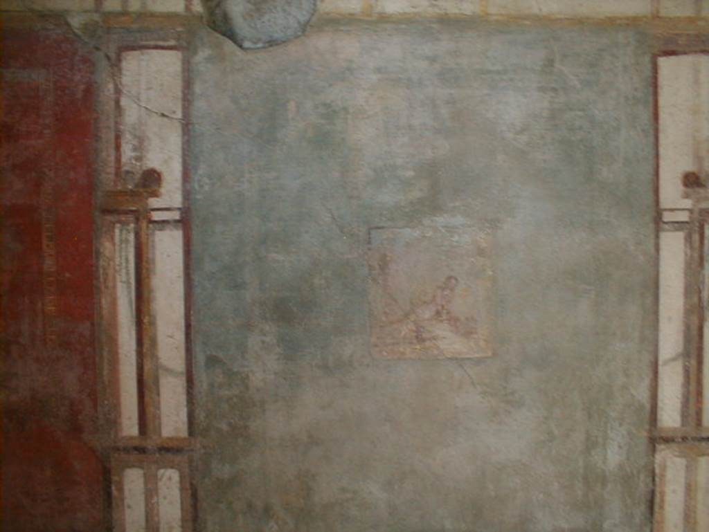 V.4.a Pompeii. September 2004. Summer triclinium, west wall, with painting of Pyramus and Thisbe.  See Nappo, S., 1998. Pompeii: Guide to the lost City. London: Weidenfield and Nicolson. (p. 126).

