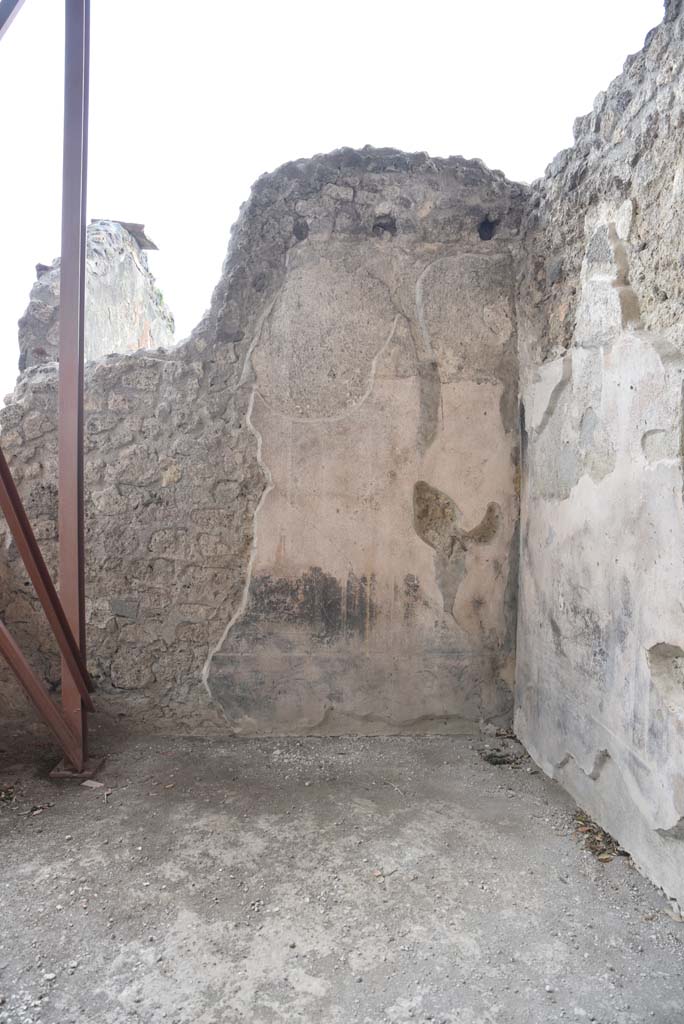 V.4.a Pompeii. March 2018. Room ‘u’, looking towards south wall at west end.
Foto Annette Haug, ERC Grant 681269 DÉCOR.


