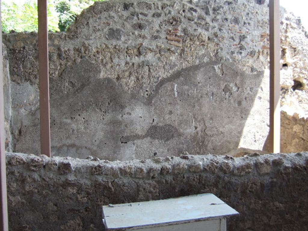V.4.a Pompeii. May 2006. Room ‘v’, looking towards east wall, from room ‘u’, next door. 

