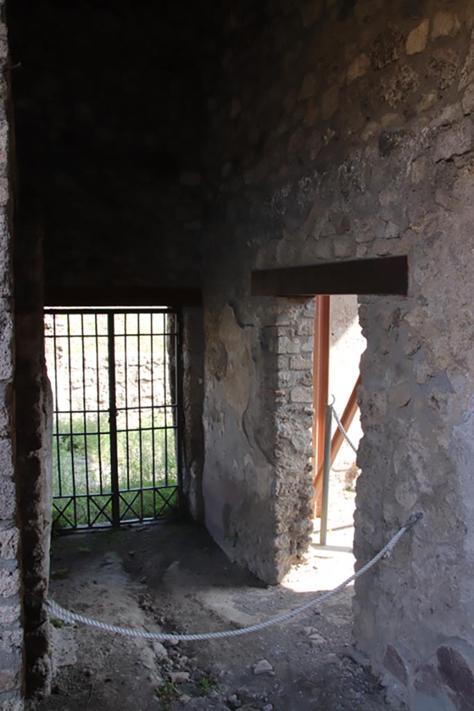 V.4.a Pompeii. October 2023. 
Doorway to room ‘v’, on right. Looking east towards rear doorway at V.4.11.
Photo courtesy of Klaus Heese.
