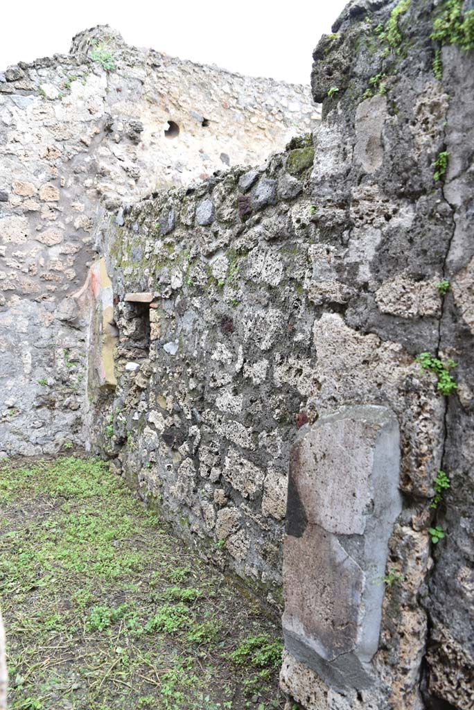 V.4.a Pompeii. March 2018. Room ‘n’, looking north along east wall.
Foto Annette Haug, ERC Grant 681269 DÉCOR.
