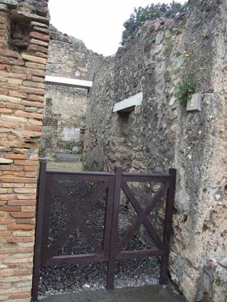 V.5.2 Pompeii. May 2010. Entrance, and east wall of entrance corridor.