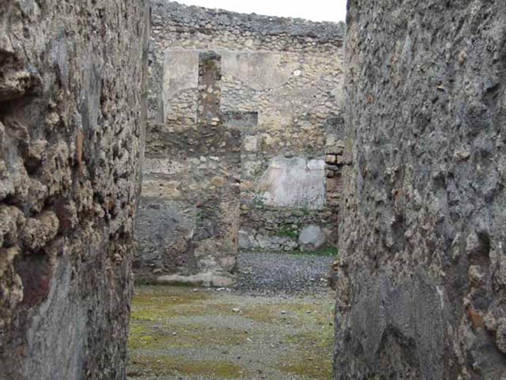 V.5.2 Pompeii. May 2010. Looking north across atrium to doorway to summer triclinium, from entrance corridor.
