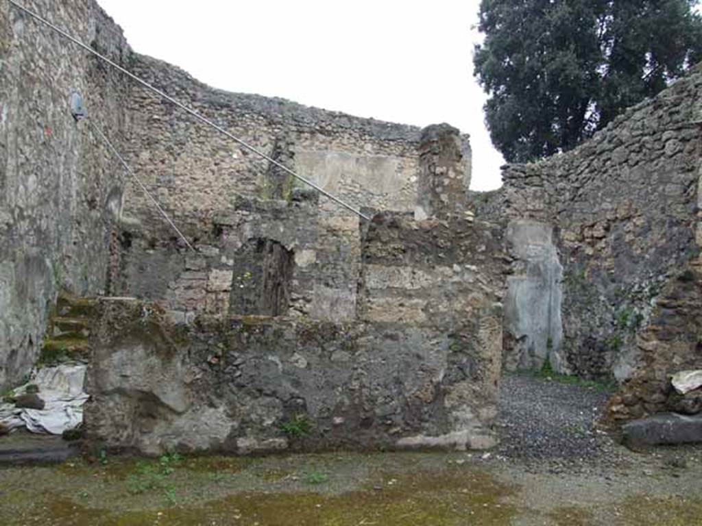 V.5.2 Pompeii. May 2010. Looking north from entrance across atrium to rear. According to Mau, when excavated the walls were conserved nearly to the height of 6 metres. See Not. Scavi, 1895, p.149

