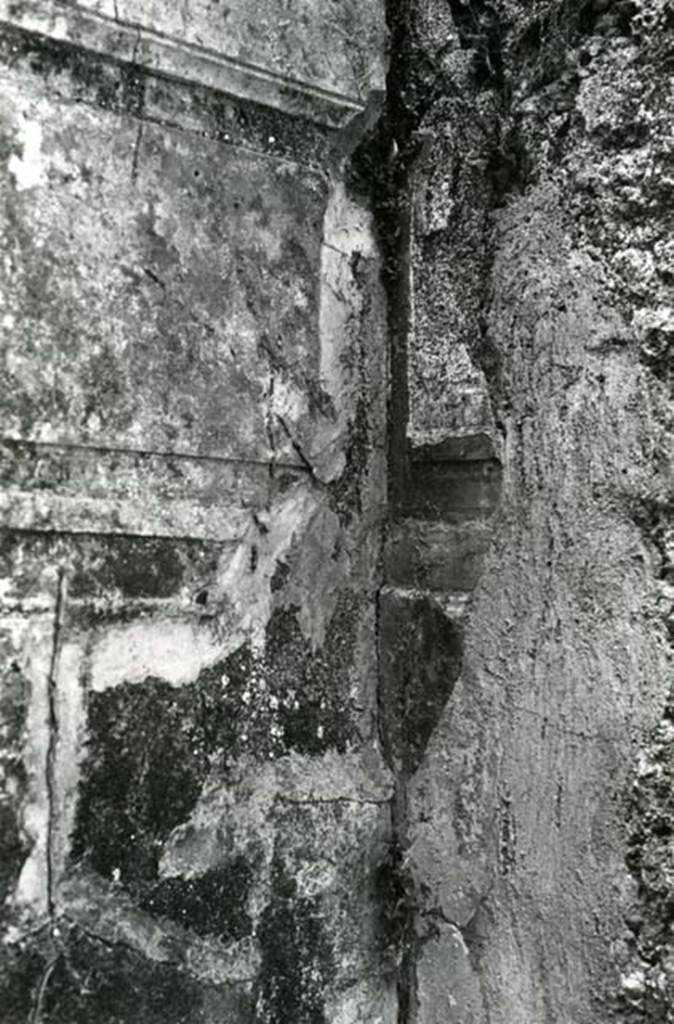 V.5.2 Pompeii. 1972. House without Compluvium, cubiculum “d” with stairwell to right fauces, SW corner, detail.  Photo courtesy of Anne Laidlaw. American Academy in Rome, Photographic Archive. Laidlaw collection _P_72_24_31.
