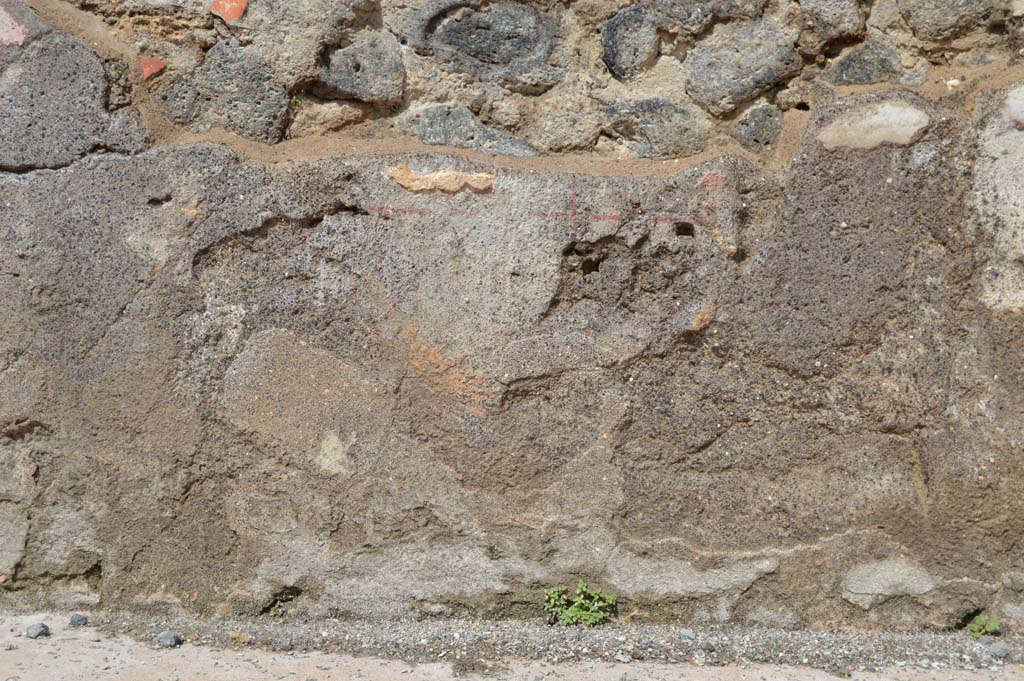 V.5.3 Pompeii. March 2018. Detail of remaining painted decoration on plaster to east (right) of entrance doorway.
Foto Taylor Lauritsen, ERC Grant 681269 DÉCOR.
