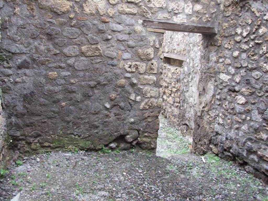V.5.4 Pompeii. March 2009. South wall of rear room, with doorway to shop.