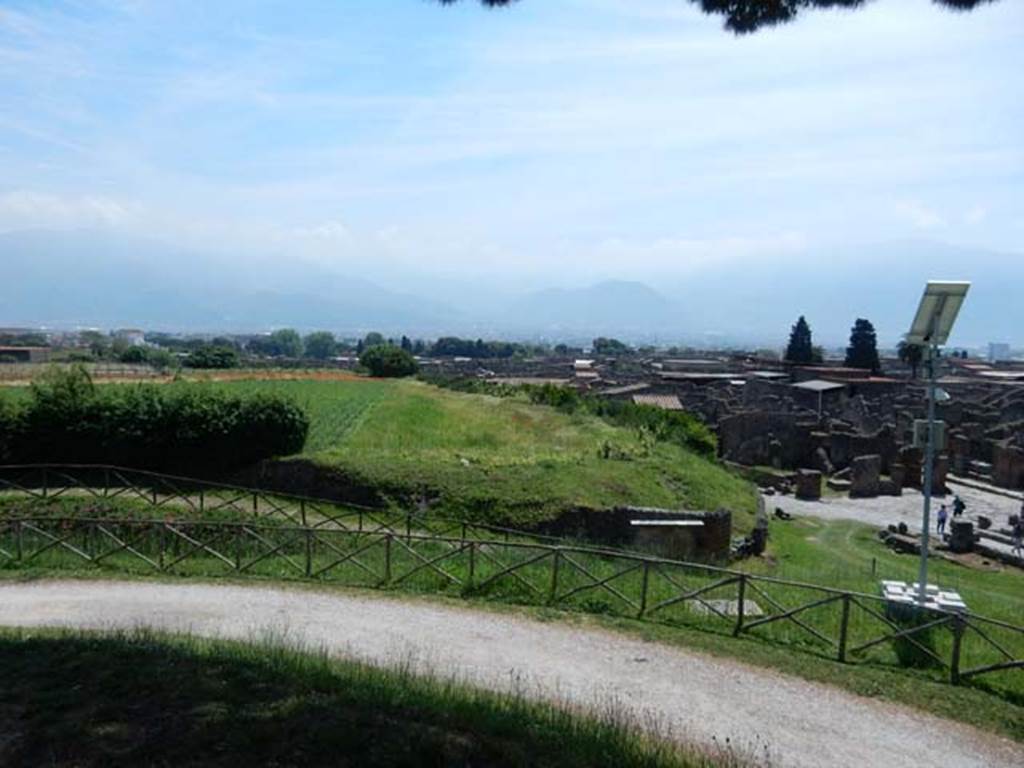 V.6.19 Pompeii. May 2015. Looking south-west towards lararium on wall, centre left, and remains of Vesuvian Gate, on right. Photo courtesy of Buzz Ferebee.

