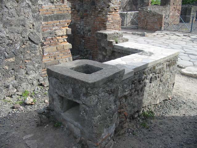 VI.1.2 Pompeii. May 2003. Looking across counter and hearth, from rear. Photo courtesy of Nicolas Monteix.