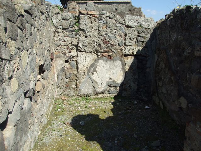 VI.1.2 Pompeii.  March 2009.  Room on east side of caupona.  East wall.