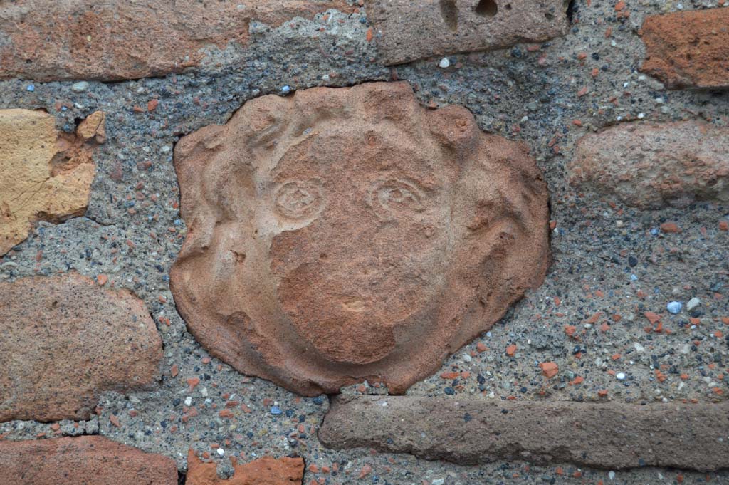 VI.1.4 Pompeii. March 2018.Terracotta mask of head embedded in masonry on south side of entrance doorway.
Foto Taylor Lauritsen, ERC Grant 681269 DÉCOR.
