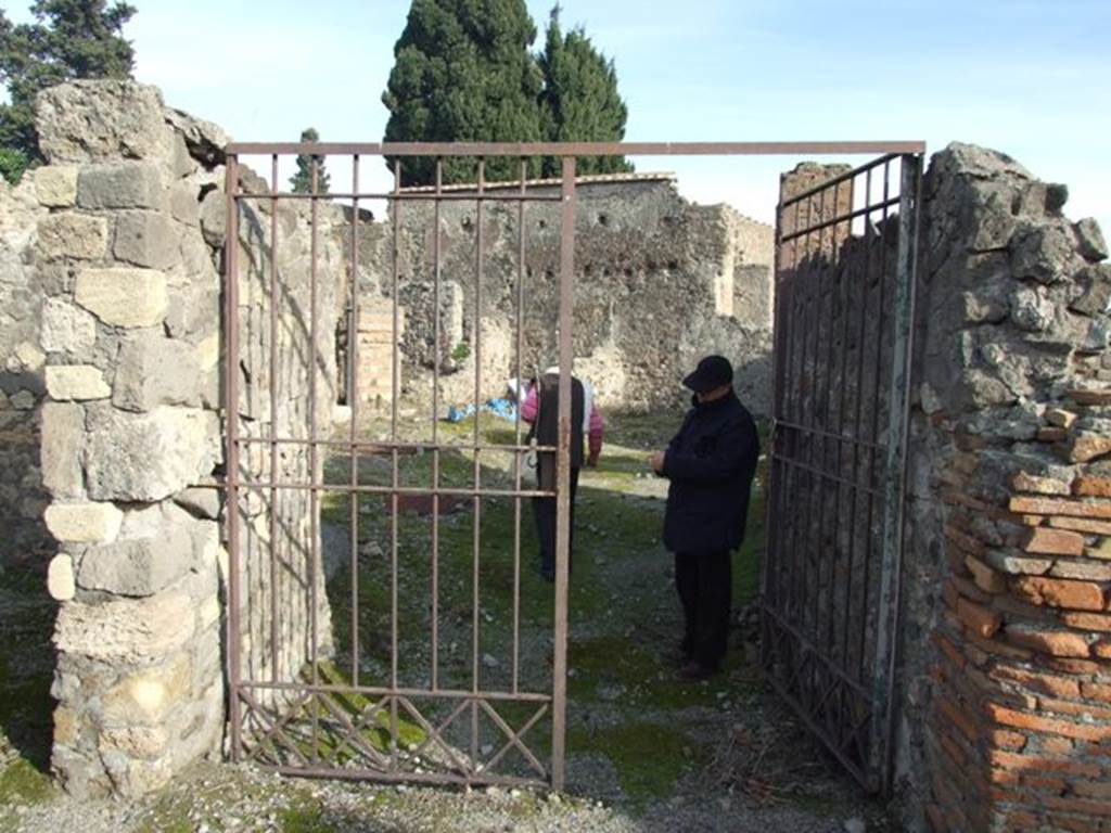 VI.1.4 Pompeii.  December 2007.  Entrance to rear of inn.