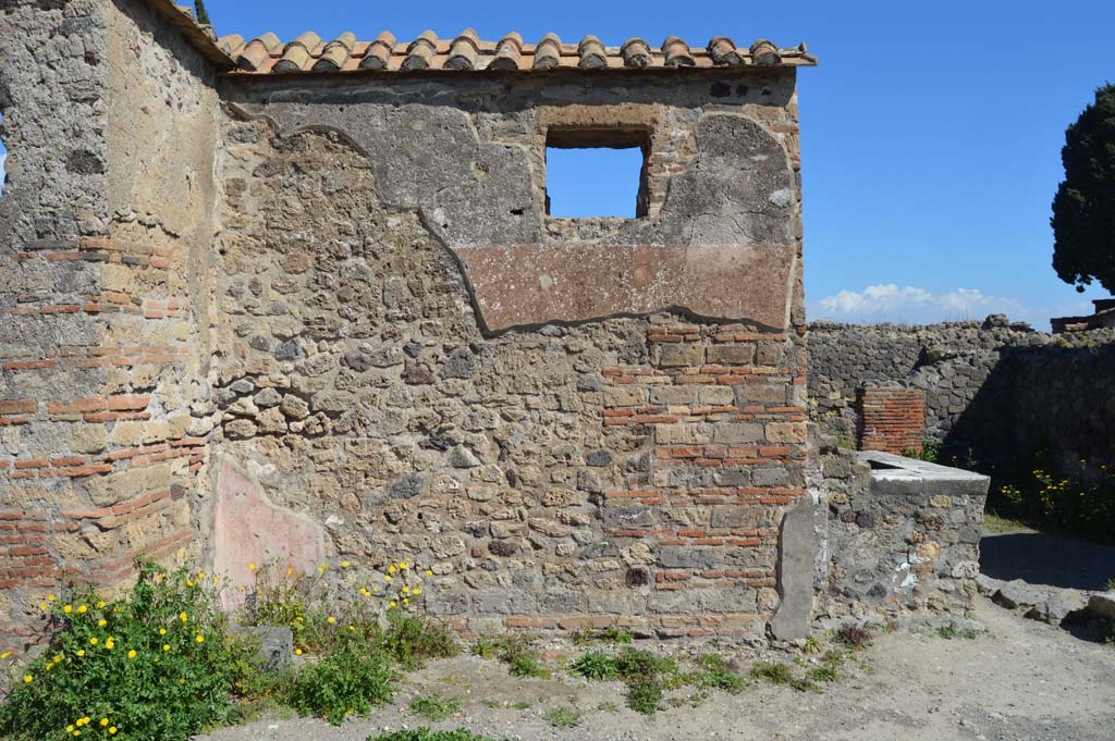 VI.1.5 Pompeii. March 2019. North side of entrance doorway.
Foto Taylor Lauritsen, ERC Grant 681269 DÉCOR.
