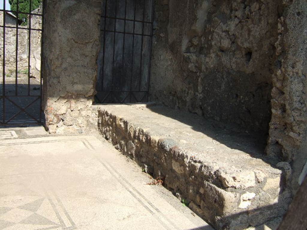 VI.1.8 Pompeii. September 2005.  South side of entrance area, a masonry bed or bench according to Fiorelli.


