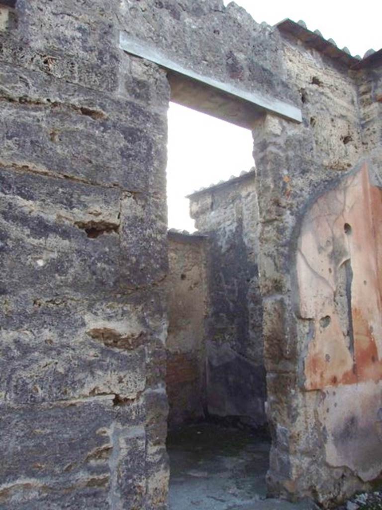 VI.1.10 Pompeii. December 2007. Doorway to room 18, cubiculum on south side of atrium.