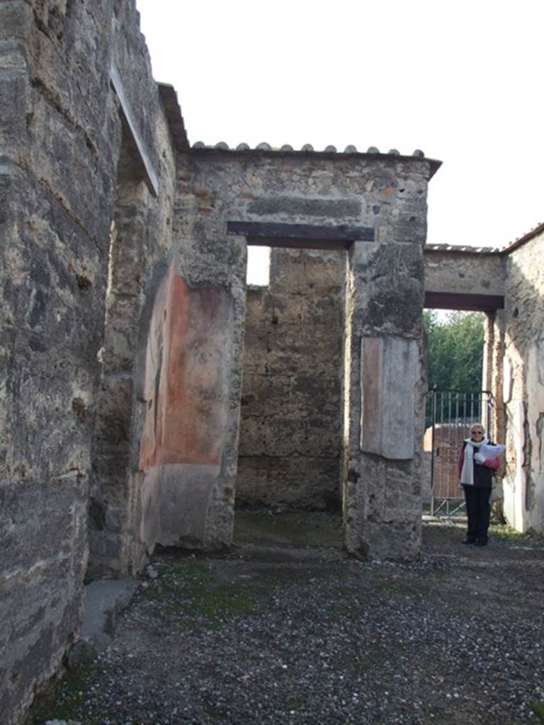 VI.1.10 Pompeii. December 2007. Doorway to room 19, room to south of entrance on west side of atrium.