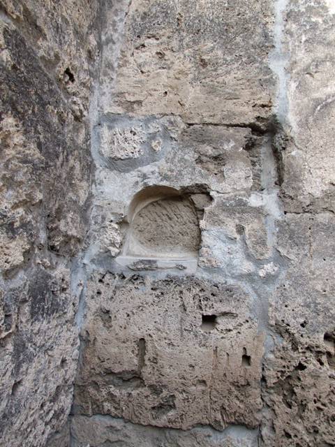 VI.1.10 Pompeii. December 2007. Room 19, niche in north-west corner on north wall in room to south of entrance corridor.