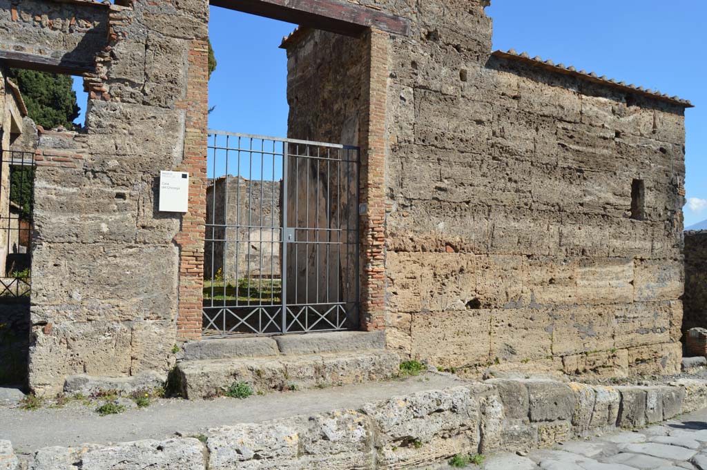 VI.1.10 Pompeii. March 2019. Looking towards entrance doorway. 
Foto Taylor Lauritsen, ERC Grant 681269 DÉCOR.
