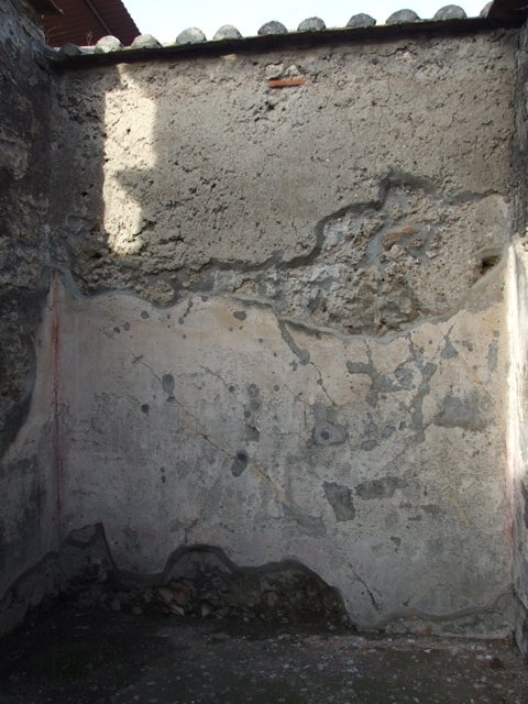 VI.1.10 Pompeii. December 2007. Doorway to room 3, cubiculum on north side of atrium.