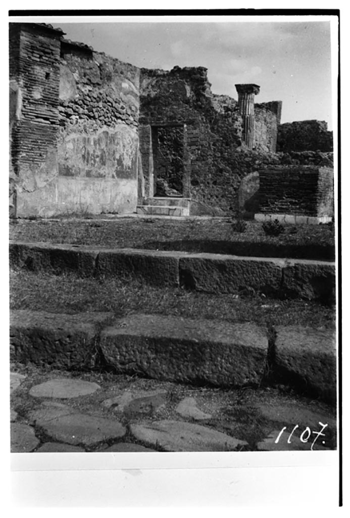 230985 Bestand-D-DAI-ROM-W.1618.jpg
VI.1.13 Pompeii. W. 1618. Looking across entrance on Via Consolare.
Photo by Tatiana Warscher. Photo © Deutsches Archäologisches Institut, Abteilung Rom, Arkiv. See http://arachne.uni-koeln.de/item/marbilderbestand/230985 
