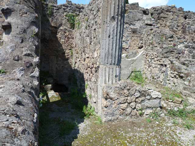 VI.1.13 Pompeii. May 2006. East wall with two marble steps and doorway leading to latrine, stable and VI.1.22.
