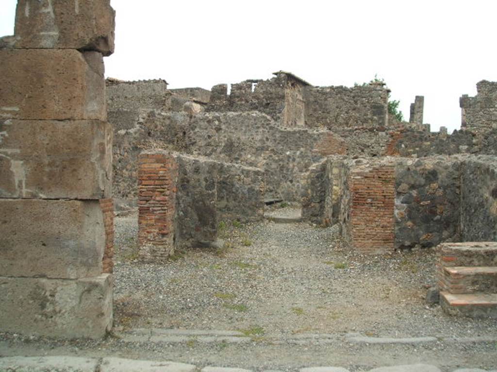 VI.1.15 Pompeii. September 2004. Looking east towards entrance doorway.