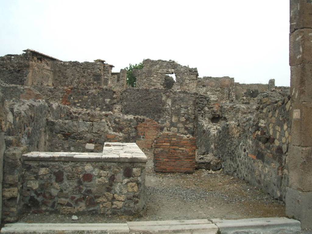 VI.1.17 Pompeii. May 2005. Entrance.