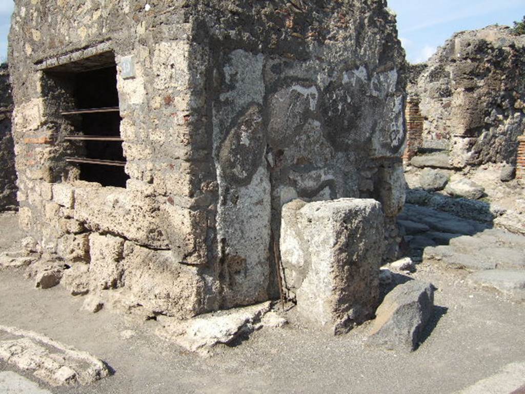 VI.1.19 Pompeii. September 2005. Looking north-east towards street altar on south side of public well. 