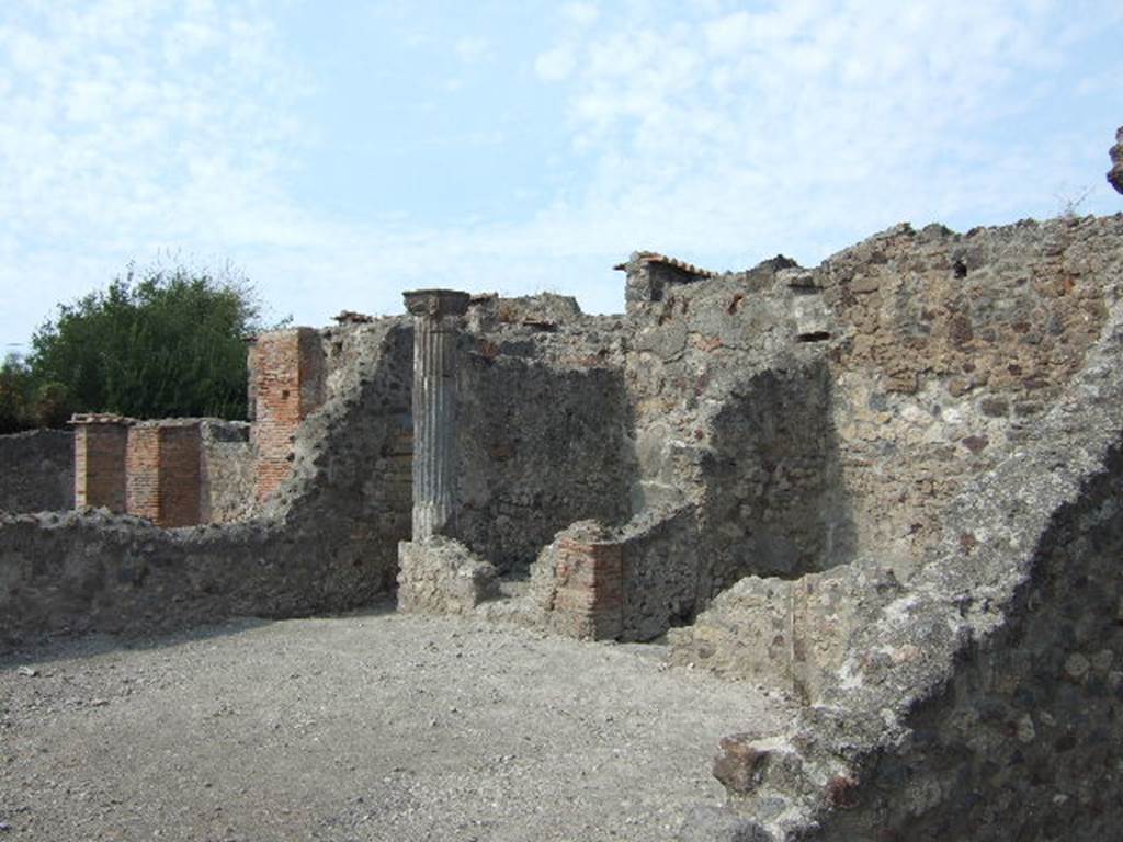VI.1.22 Pompeii. September 2005. Looking north-west towards latrine and two rooms on the north-side.