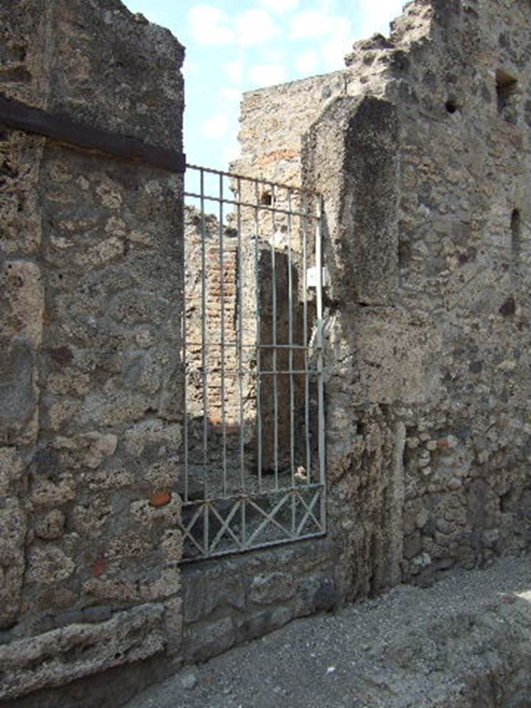 VI.1.23 Pompeii. September 2005. Entrance doorway.