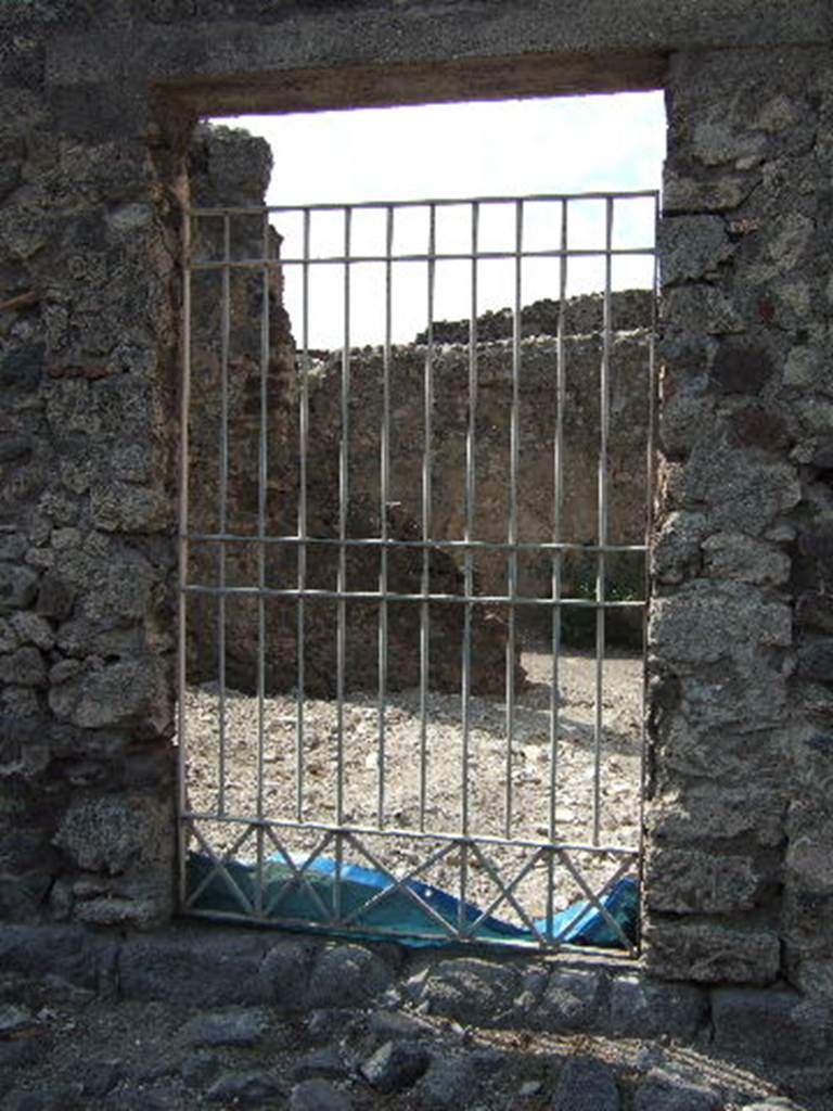 VI.1.24 Pompeii. September 2005. Entrance doorway, looking west.