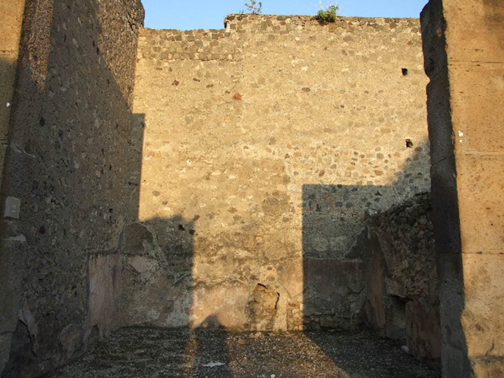 VI.2.2 Pompeii.  Shop.  December 2006.  East wall.
