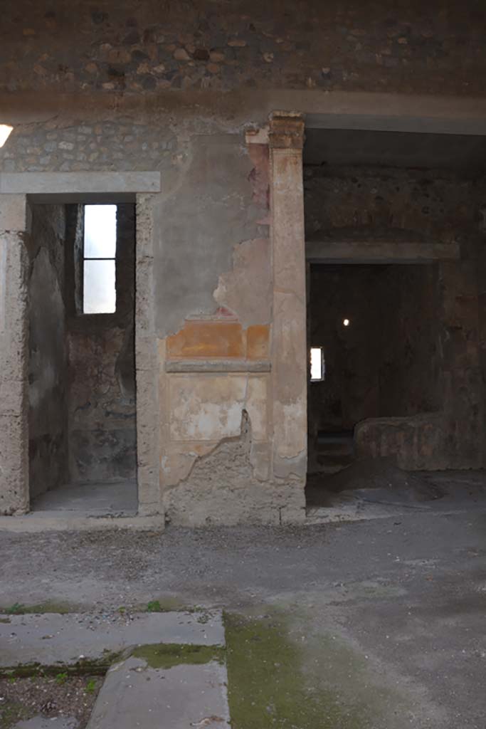 VI.2.4 Pompeii. March 2019.
Looking north across impluvium towards pilaster between second cubiculum and north ala with capital at top, on right.
Foto Annette Haug, ERC Grant 681269 DÉCOR.

