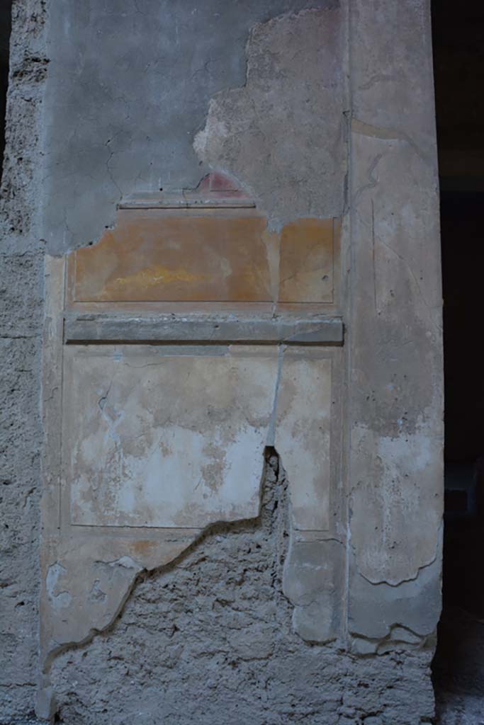 VI.2.4 Pompeii. March 2019. 
Detail of painted decoration on pilaster between second cubiculum, and north ala, on right.
Foto Annette Haug, ERC Grant 681269 DÉCOR.
