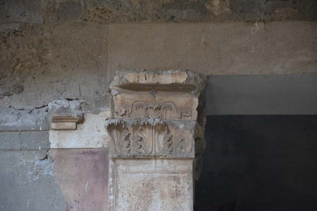 VI.2.4 Pompeii. December 2017. 
Looking towards west side of north ala, with capital at top of pilaster.
Foto Annette Haug, ERC Grant 681269 DÉCOR.
