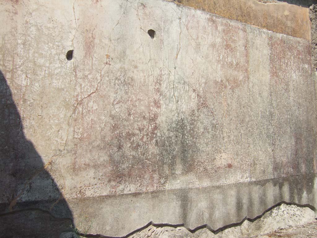 VI.2.14 Pompeii. September 2005. Remains of painted plaster
