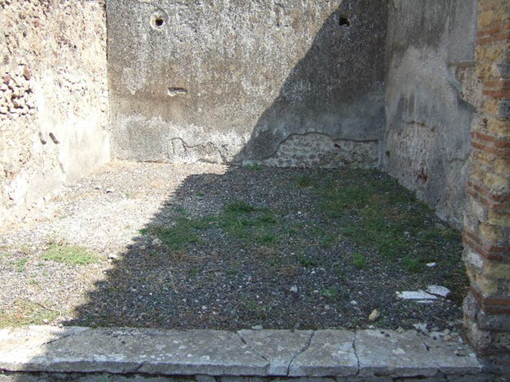 VI.2.16 Pompeii. September 2005. Looking east across triclinium behind pseudoperistyle.