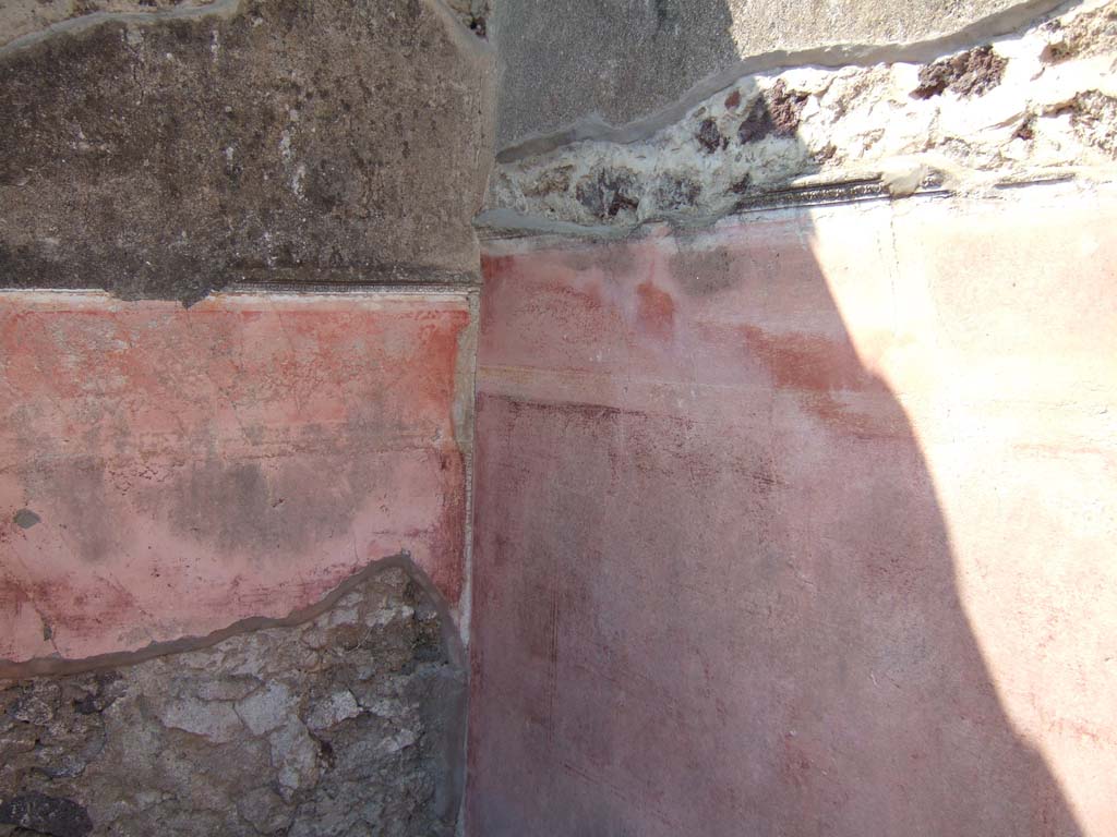 VI.2.22 Pompeii. September 2005. Painted wall decoration on west wall of cubiculum, in north-west corner of atrium.