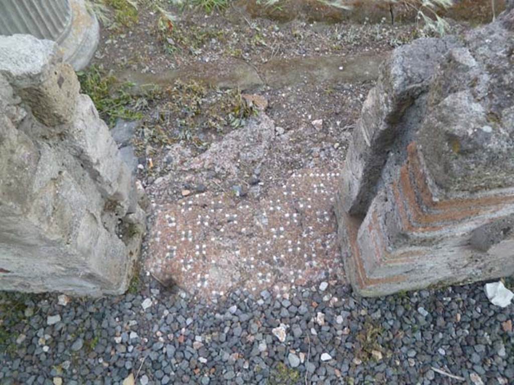 VI.2.22 Pompeii. May 2011. Patterned flooring at entrance to peristyle from north portico.