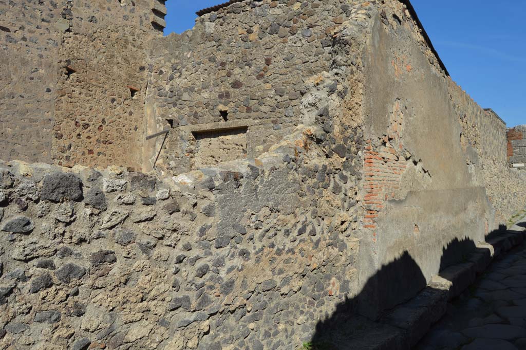 VI.2.32 Pompeii. October 2017. North wall in Vicolo di Mercurio. 
Foto Taylor Lauritsen, ERC Grant 681269 DÉCOR.

