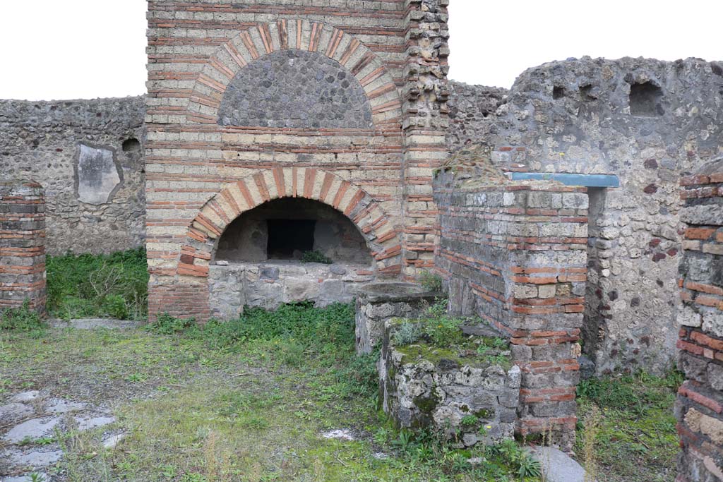VI.3.3 Pompeii. December 2018. 
Room 7, looking south from near doorway to room 4, on right, across site of household shrine towards oven. Room 6 doorway is on the left. 
Photo courtesy of Aude Durand.

