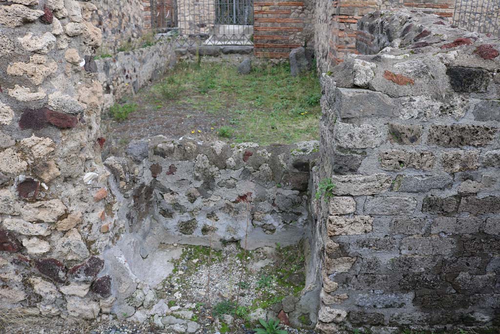 VI.3.3 Pompeii. December 2018. Looking east towards stable at VI.3.28. Photo courtesy of Aude Durand.